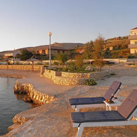 Melandura-2 By Interhome Dinjiška