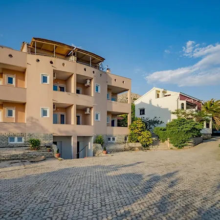 Melandura-2 By Interhome * Dinjiška